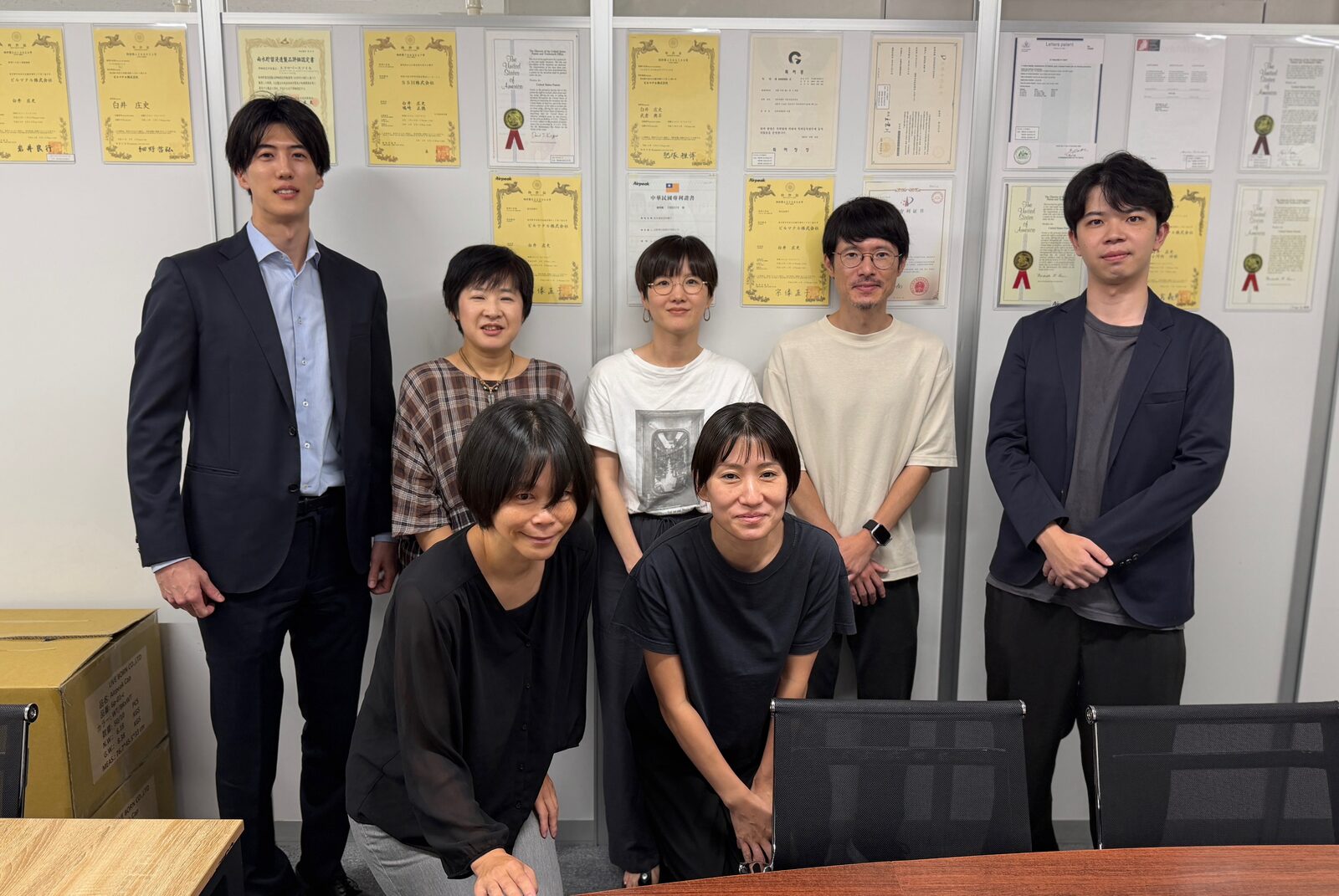 ビルマテル株式会社の皆様と当社代表 依田の集合写真
